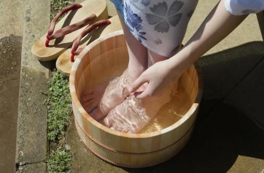 ​手脚容易出汗的原因 常吃养生粥缓解手脚出汗