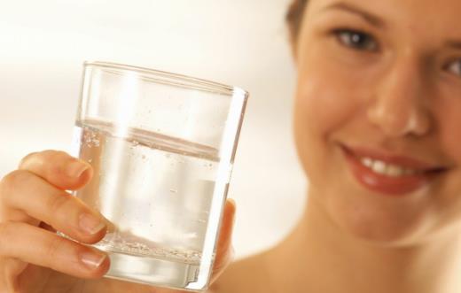 ​口干皮肤变差是在提醒身体缺水 健康喝水及时补水