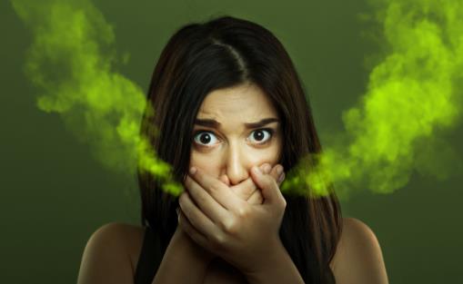 ​早上起床口干口苦口臭是什么原因 口臭的对症疗法