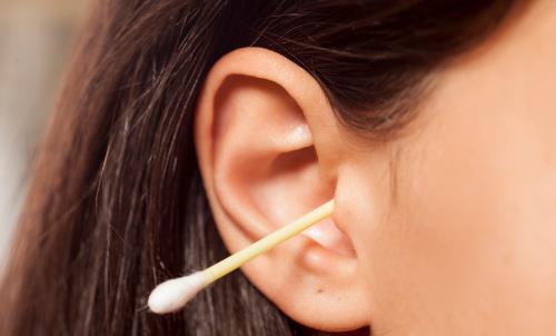 ​耳屎对人体也是有作用的 日常到底需不需要掏耳朵