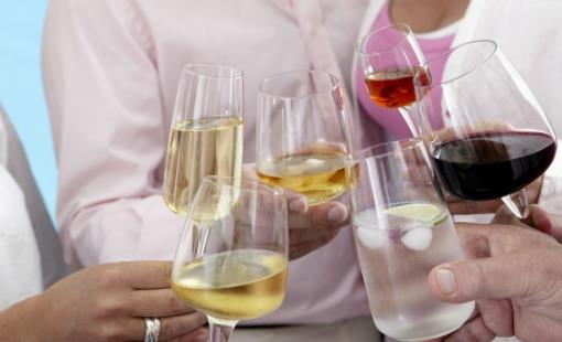 ​适度饮酒同样有致癌风险 长期饮酒引发心脑血管疾病