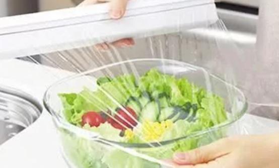 ​用保鲜膜来保护食物 保鲜膜的正确使用方法