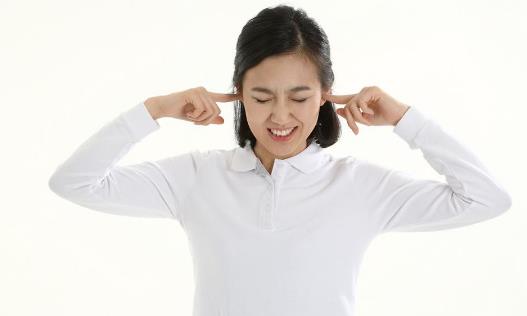 ​耳朵总是嗡嗡响怎么回事