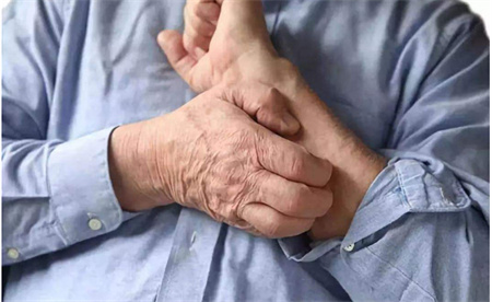 ​老年人皮肤瘙痒的原因有哪些 怎么治疗